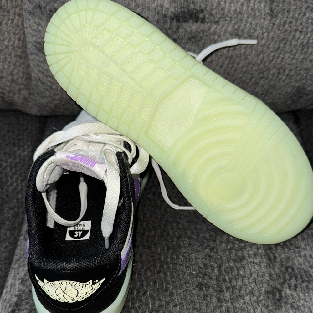 Nike Air Jordan Kids' White and Purple Sneakers. Glow in dark - Picture 4 of 5